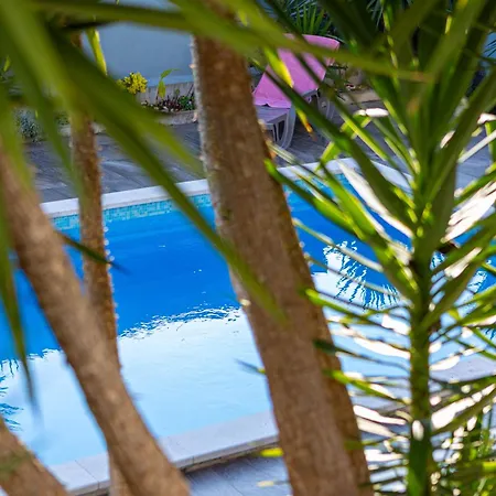Sunshine With Pool