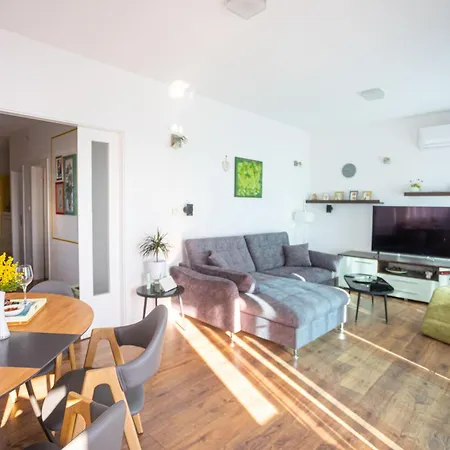 Sunshine With Pool Apartament Trogir