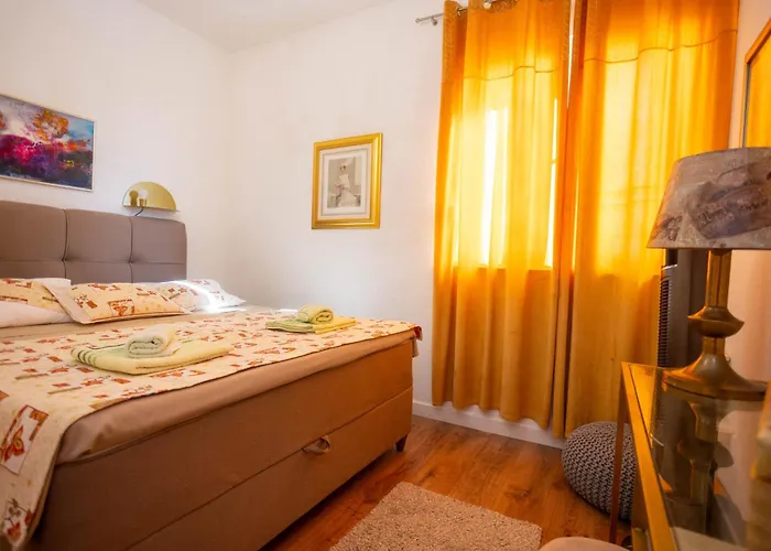 Sunshine With Pool Трогир