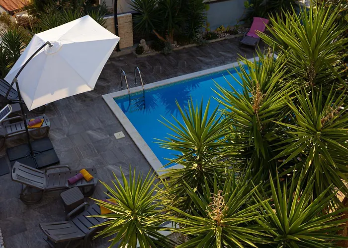 Sunshine With Pool Апартаменты Трогир