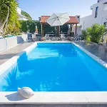 Sunshine With Pool Traù