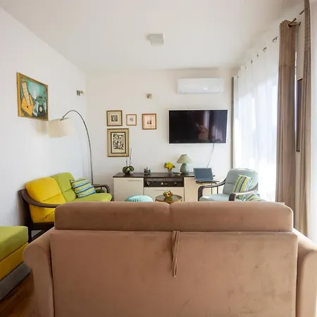 Sunshine With Pool *