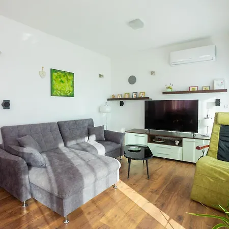 Sunshine With Pool Lejlighed