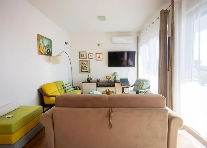 Sunshine With Pool *