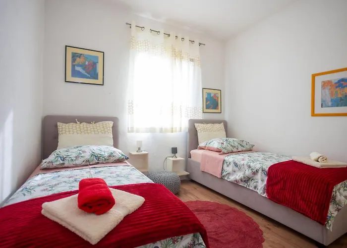 Sunshine With Pool * טרוגיר