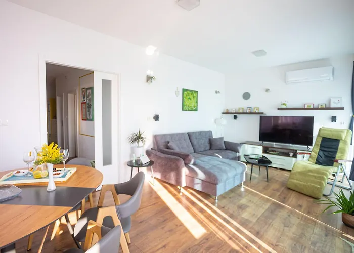 Sunshine With Pool Apartman Trogir