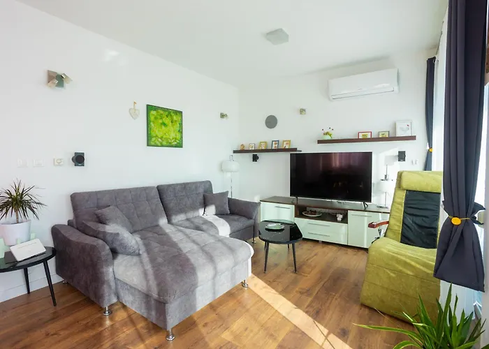 Sunshine With Pool Apartman