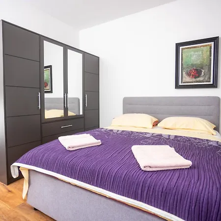 Apartman Sunshine With Pool Trogir