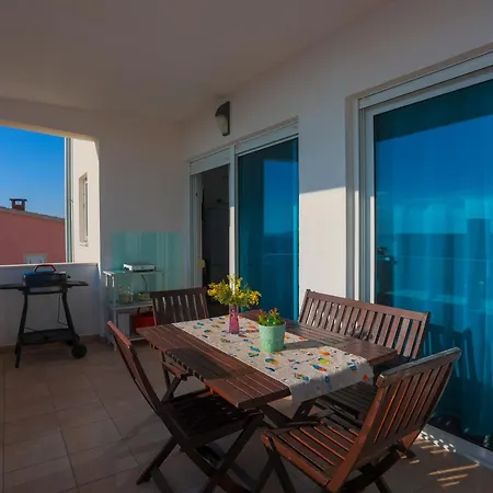 Sunshine With Pool Apartman *