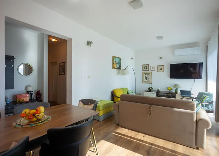 Sunshine With Pool Apartmán *