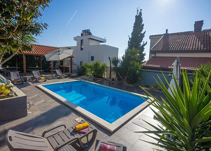 Sunshine With Pool Apartmán